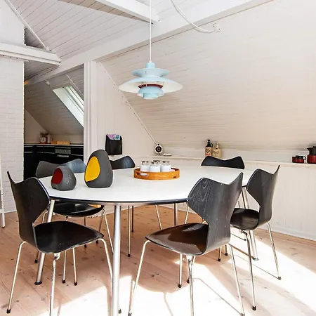 6 Person In Hemmet-by Traum * Hemmet