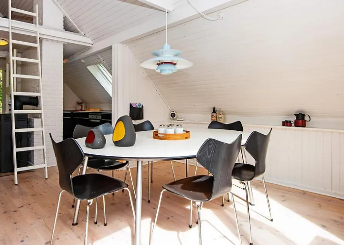 6 Person In Hemmet-by Traum * Hemmet